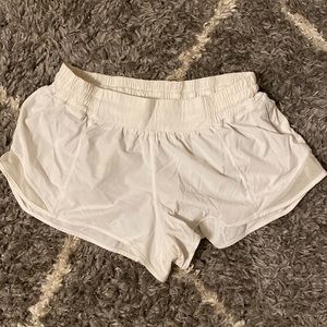 Lulu lemon Hotty Hot Low-Rise Lined Short 2.5